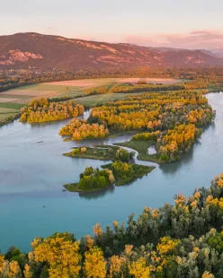 Coucher de soleil sur la Réserve naturelle nationale du Haut-Rhône Français, Balcons du Dauphiné (Isère)