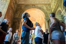 Visite guidée de l'église abbatiale et et des fresques romanes de Saint-Chef - Office de Tourisme des Balcons du Dauphiné (Isère)