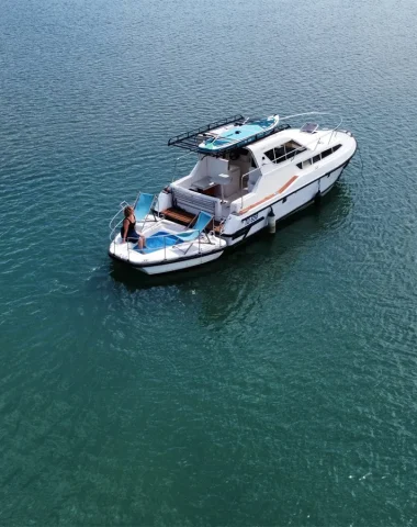 Eden Marine, hébergement insolite sur un bateau à Montalieu-Vercieu, aux Balcons du Dauphiné en Isère