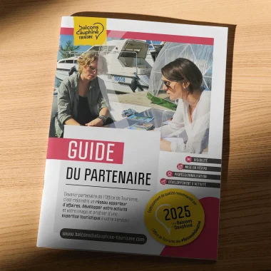 Couverture du guide du partenaire 2025 de l'Office de Tourisme des Balcons du Dauphiné